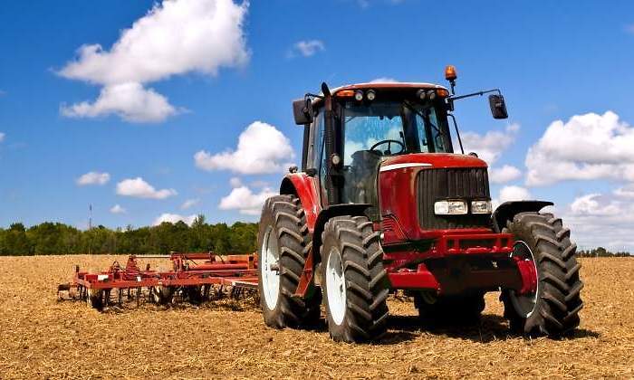 tractor-rojo-dreamstime.jpg