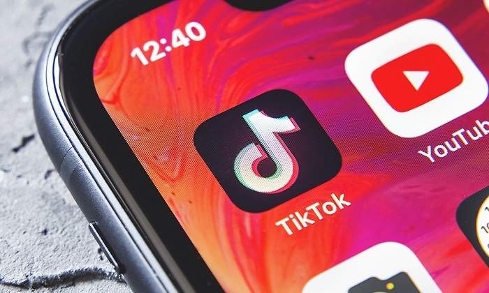 Smartphone-con-la-aplicacion-TikTok-iStock.jpg