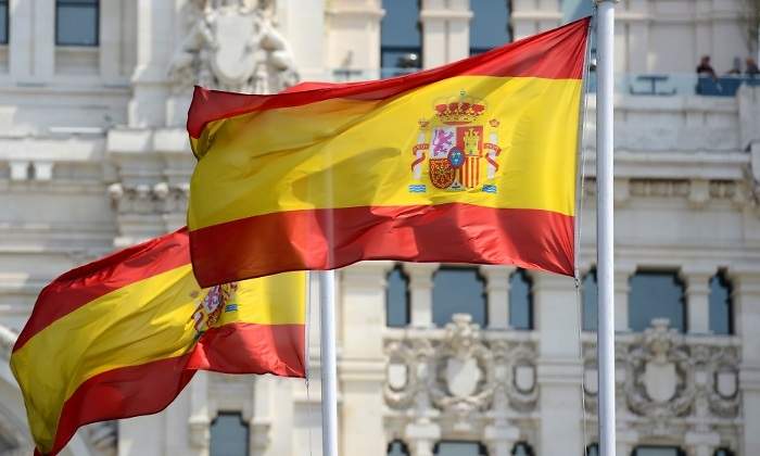 espana-bandera-cibeles-dreamstime.jpg