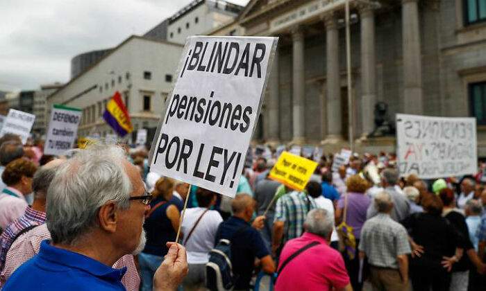 pensinistas-congresos-pancartas-efe.jpg