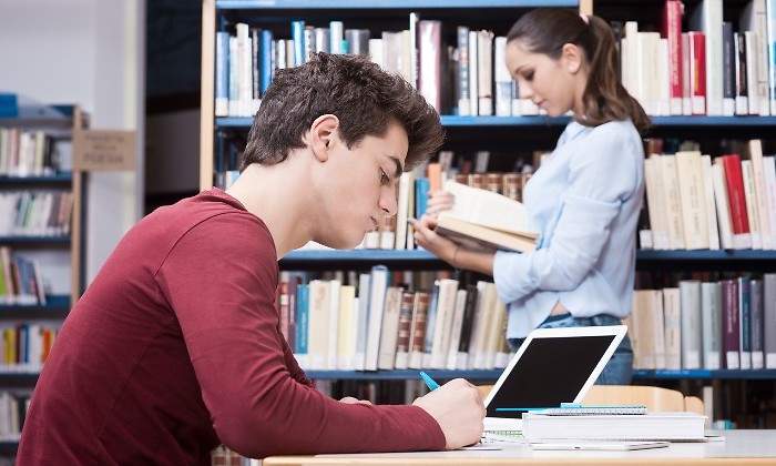 estudiantes-biblioteca-2.jpg