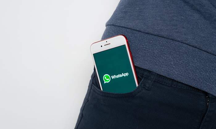 smartphone-whatsapp-bolsillo-dreamstime.jpg
