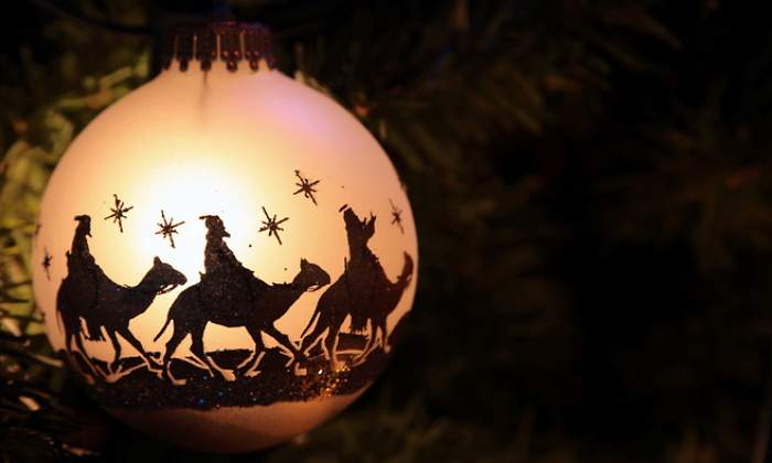 tres-reyes-magos-melchor-gaspar-baltasar-bola-arbol-navidad-getty-770x420.jpg