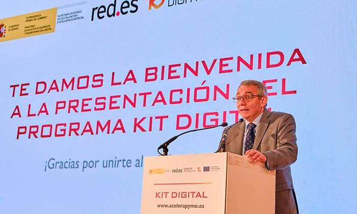 EuropaPress_4255099_director_general_redes_alberto_martinez_lacambra_presenta_kit_digital_eset.jpg