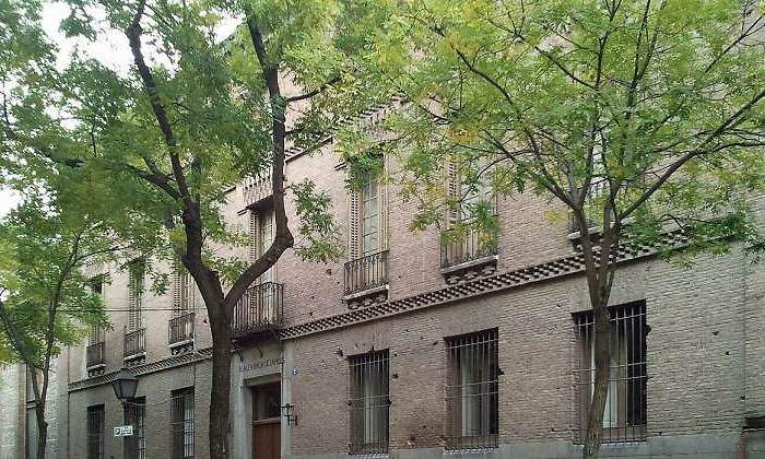 RealFabricaTapicesMadrid1.jpg