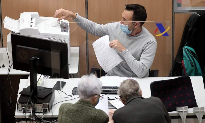 declaracion-renta-mascarilla-agencia-tributaria-ep.jpg