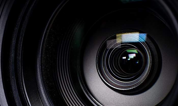 Lente-de-una-camara-muy-cerca-iStock.jpg