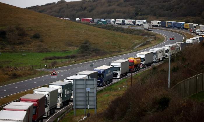 cola-camiones-dover-diciembre-2021-reuters-770x420.jpg