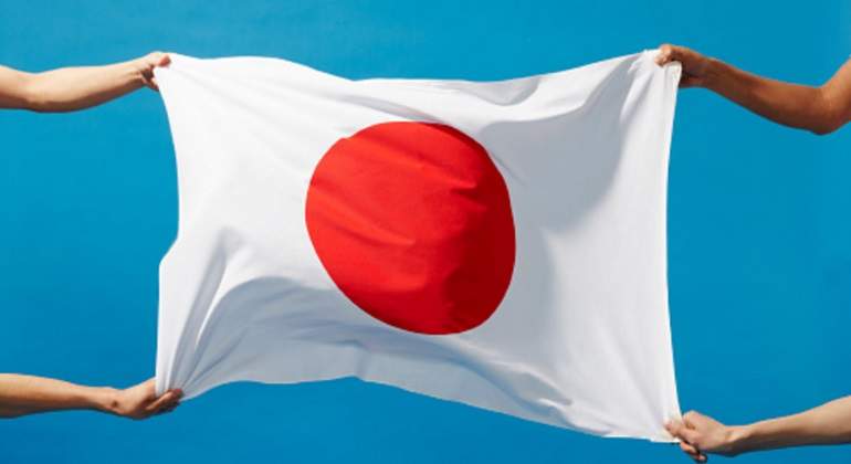 https://s03.s3c.es/imag/_v0/770x420/0/c/f/japon-bandera-manos.jpg