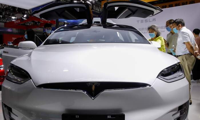 tesla-modelx-efe.jpg