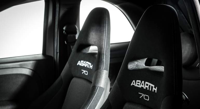Asientos del Abarth 595 Pista.