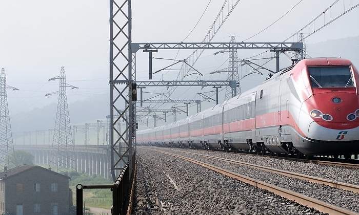hitachi-train-trenitalia-freciarossa-770x420.jpg