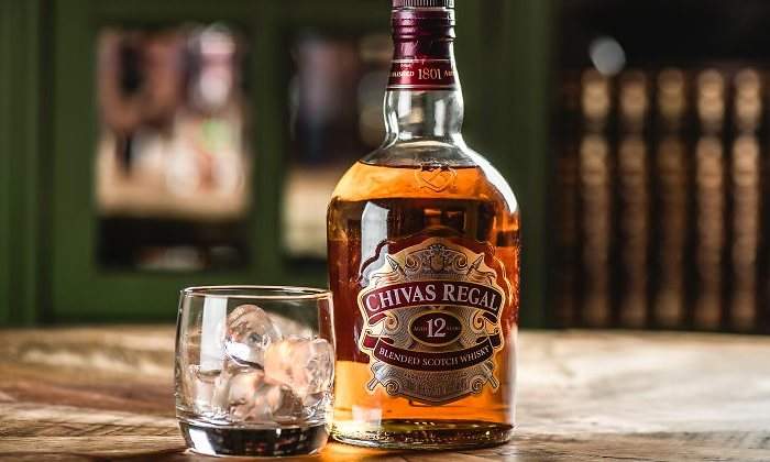 chivas-regal-botella-vaso-770-dreamstime.jpg