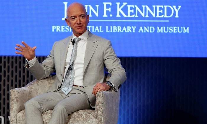 bezos-jeff-amazon-sentado-reuters.jpg