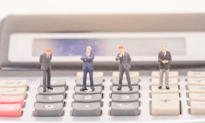 calculadora-hombres-dreamstime.jpg