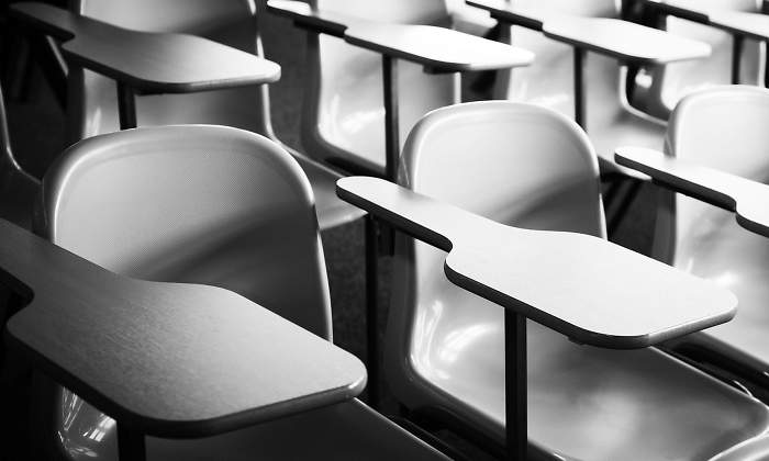 Sillas en un aula