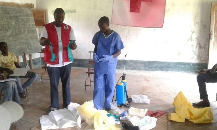 ebola-medicos-reuters.jpg