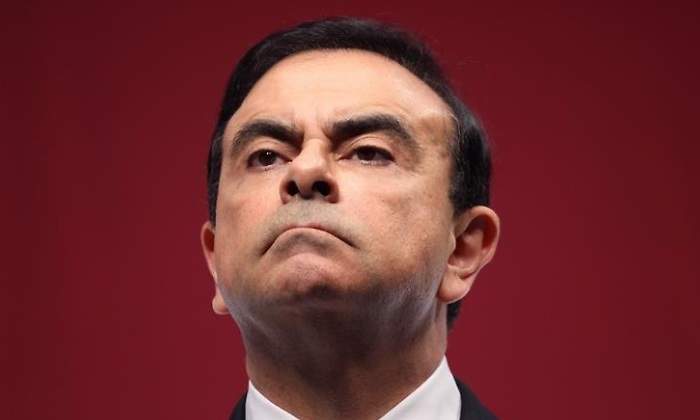 carlos-ghosn-fondo-rojo-efe-770x420.jpg
