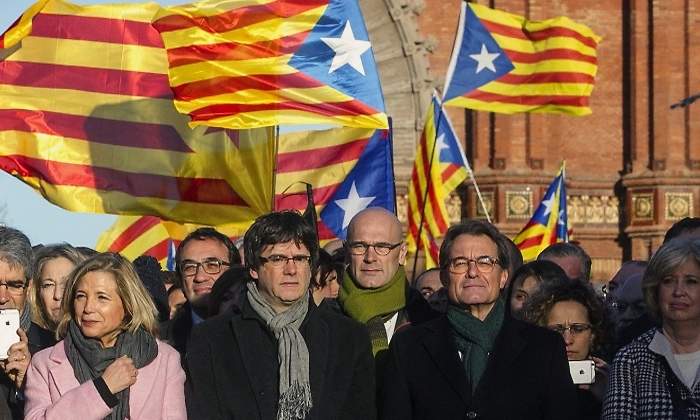 mas-puigdemont-6febrero2016.jpg