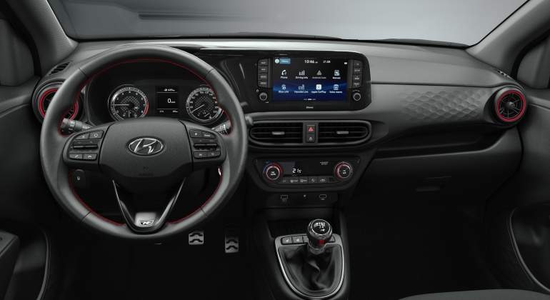 Interior de la versión NLine del i10 de Hyundai.