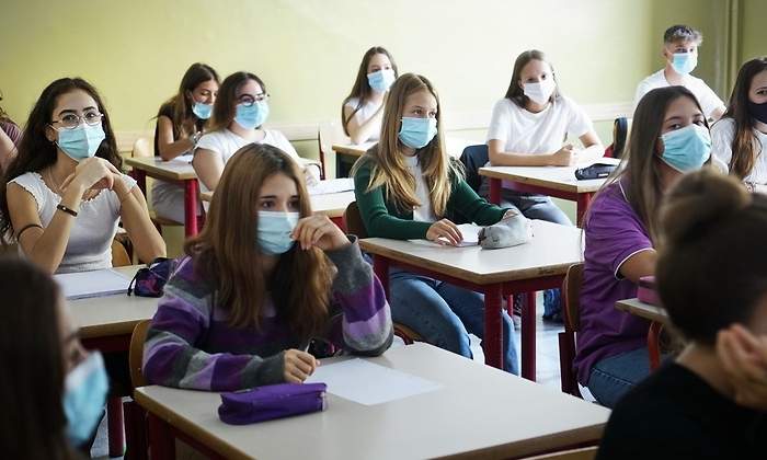 estudaintesenclaseconmascarillas.jpg