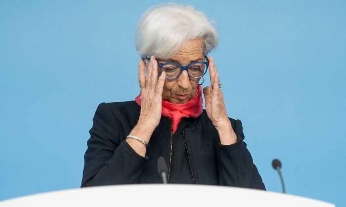 lagarde-mira-abajo-alamy.jpg