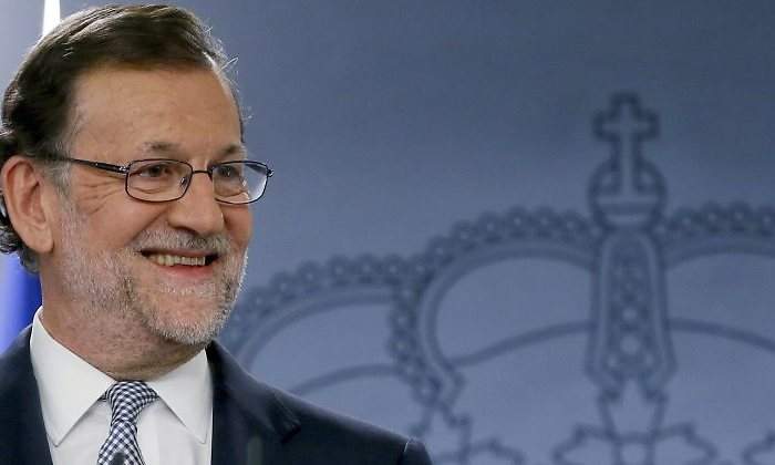 rajoy-sonrisainvestidura-efe.jpg