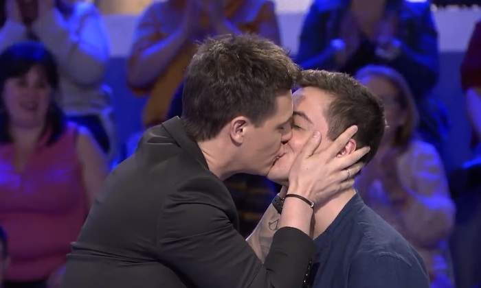 galvez-beso-pasapalabra.jpg