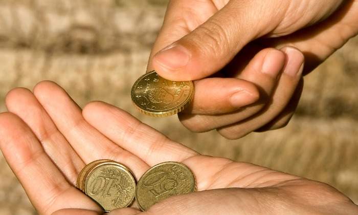 counting-coins-picture-id136501838.jpg