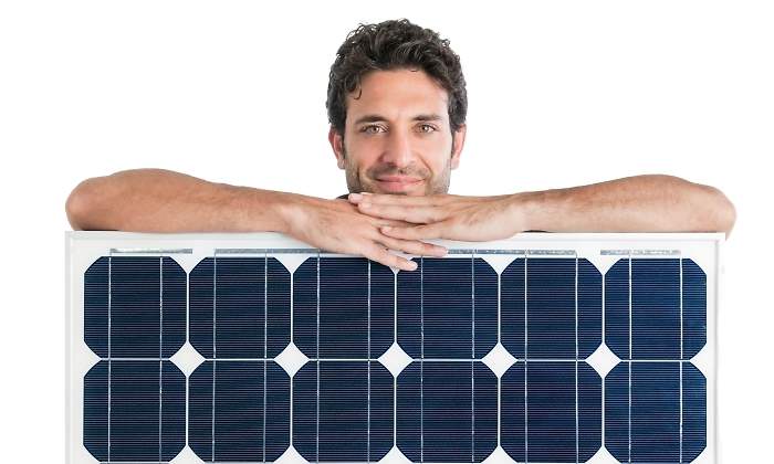 solar-placa-hombre-dreamstime.jpg