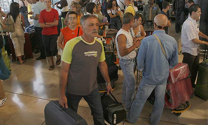 Viasta-de-la-zona-de-embarque-y-facturacion-de-un-aeropuerto.jpg
