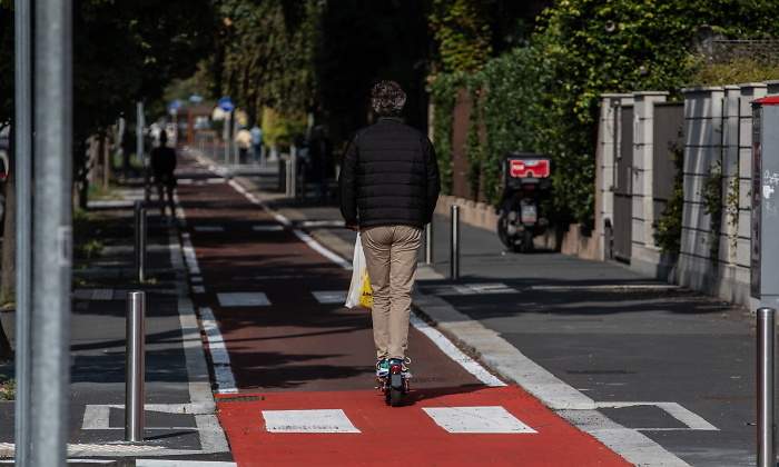 hombre-monta-patinete-getty.jpg
