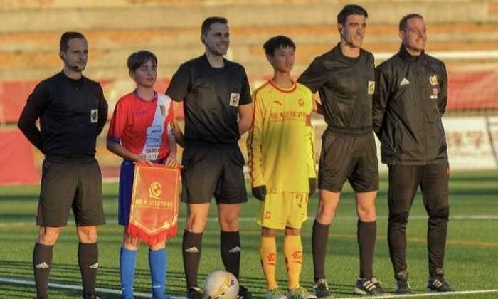 escuela-evergrande-foto-partido.jpg