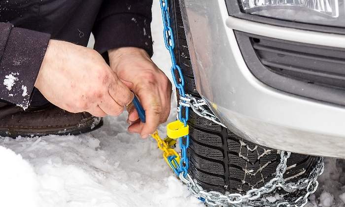cadenas-coche-dreamstime.jpg