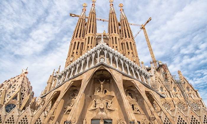 sagrada-familia-barcelona-dreamstime.jpg