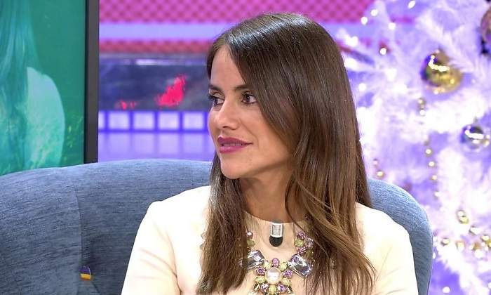 Monica-hoyos-deluxe2.jpg