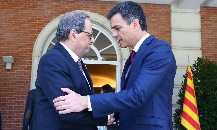torra-sanchez-mano.jpg