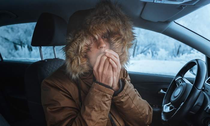 multa-abrigo-coche-invierno-dgt-istock.jpg
