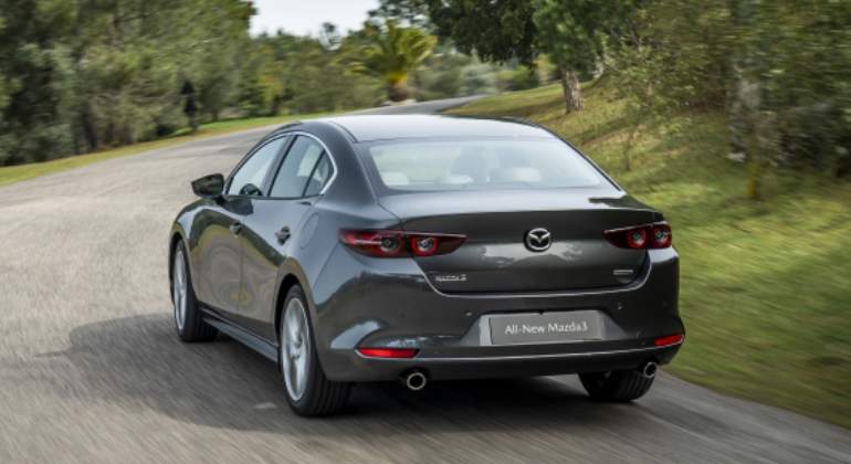 Mazda 3, sedán.