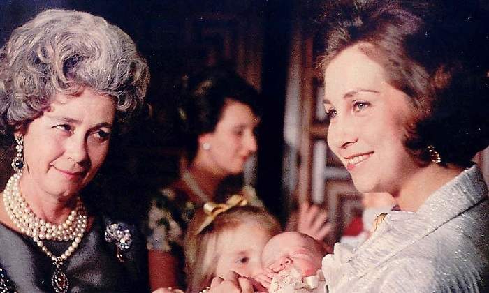 madre-reina-sofia-770.jpg