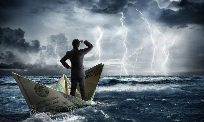 tormenta-mar-hombre-barco-istock-copia.jpg