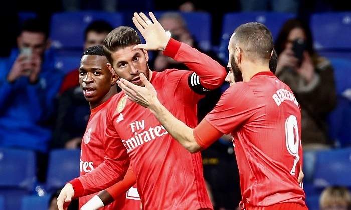 ramos-choca-benzema-madrid-espanyol-efe.jpg