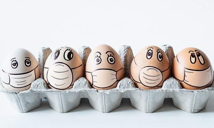 Huevos-pintados-con-mascarilla-iStock.jpg