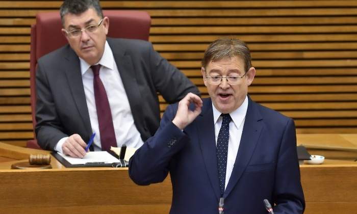 Ximo Puig en Les Corts Valencianes EE
