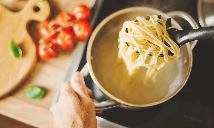 Cocinando-espaguetis-iStock.jpg