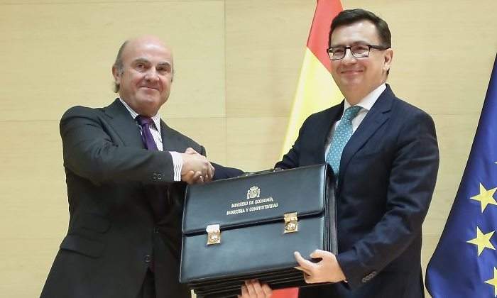 guindos-escolano-manos-nacho-martin.jpg