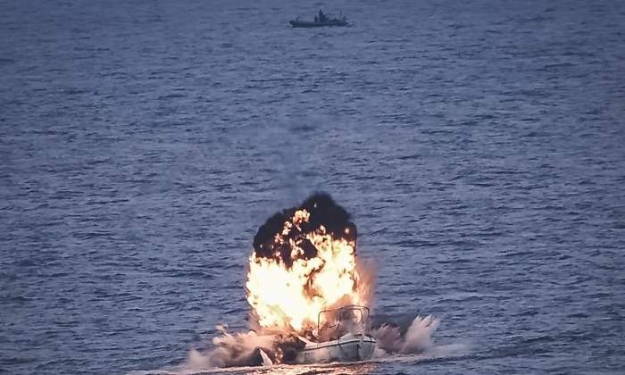 El buque Castilla neutraliza un ballenero pirata en Somalia