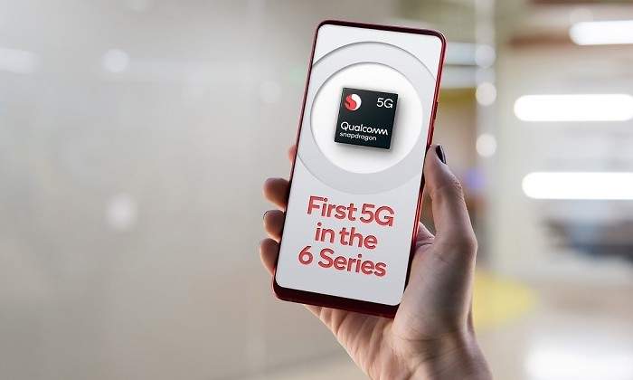Snapdragon-690-Reference-Design-First-5G-in-the-6-Series-Office-Background.jpg