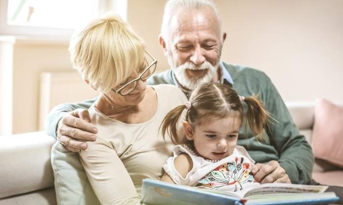 abuelos-nieta-dreamstime.jpg