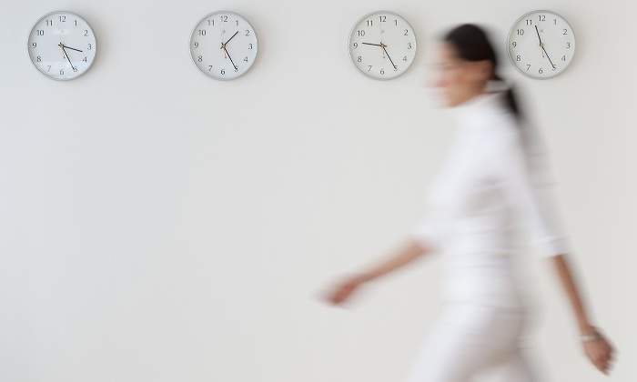 relojes-trabajo-registro-horario-jornada-mujer-borrosa-getty-770x420.jpg